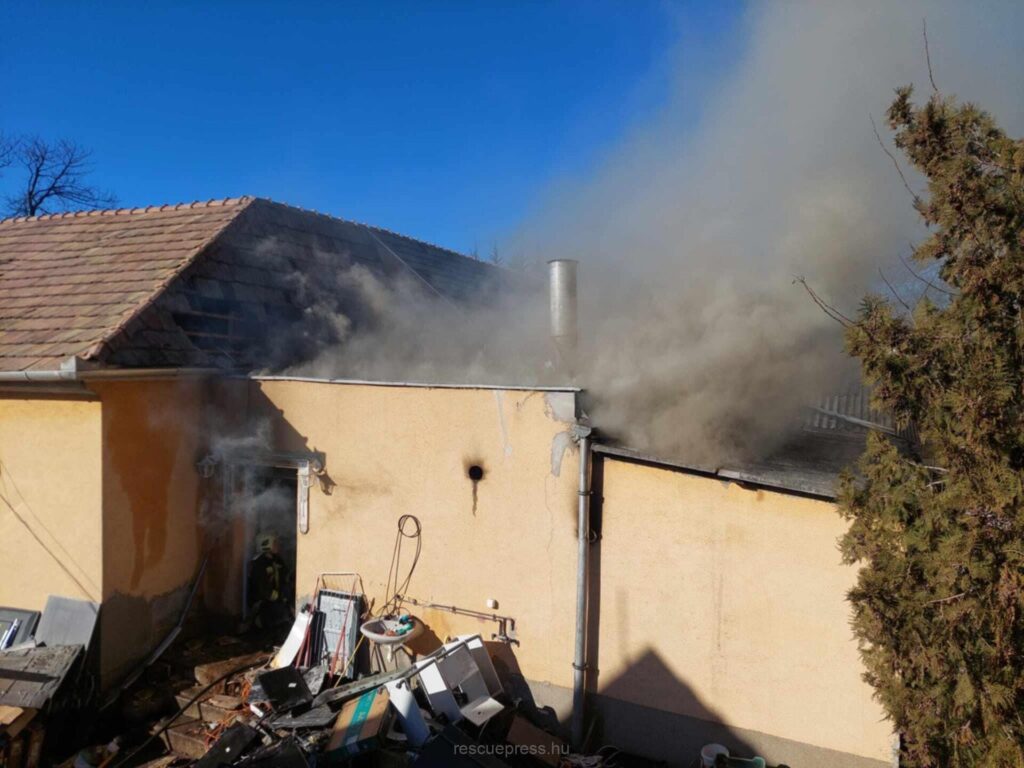 Tűz ütött ki a Tatabányai Csülök Csárdában